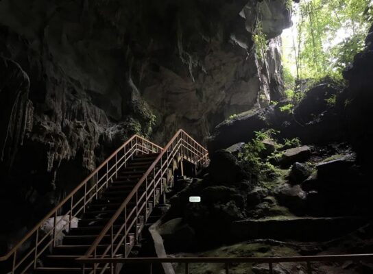 Lối vào động Tiên Sơn