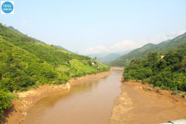 Thượng nguồn sông Mã khi bắt đầu chảy qua Lào vào địa phận tỉnh Thanh Hóa tại Mường Lát