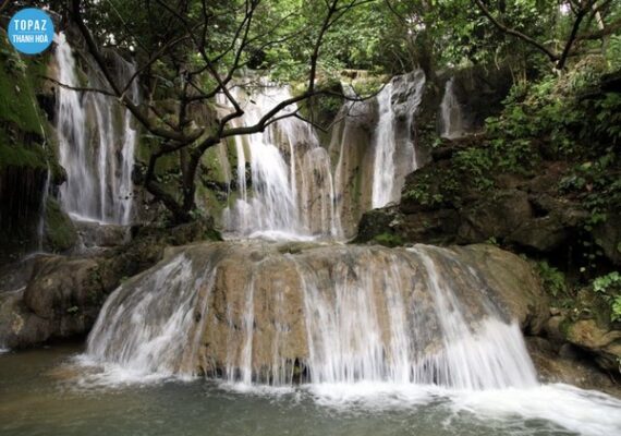 Hình ảnh dòng thác chảy trắng xoá